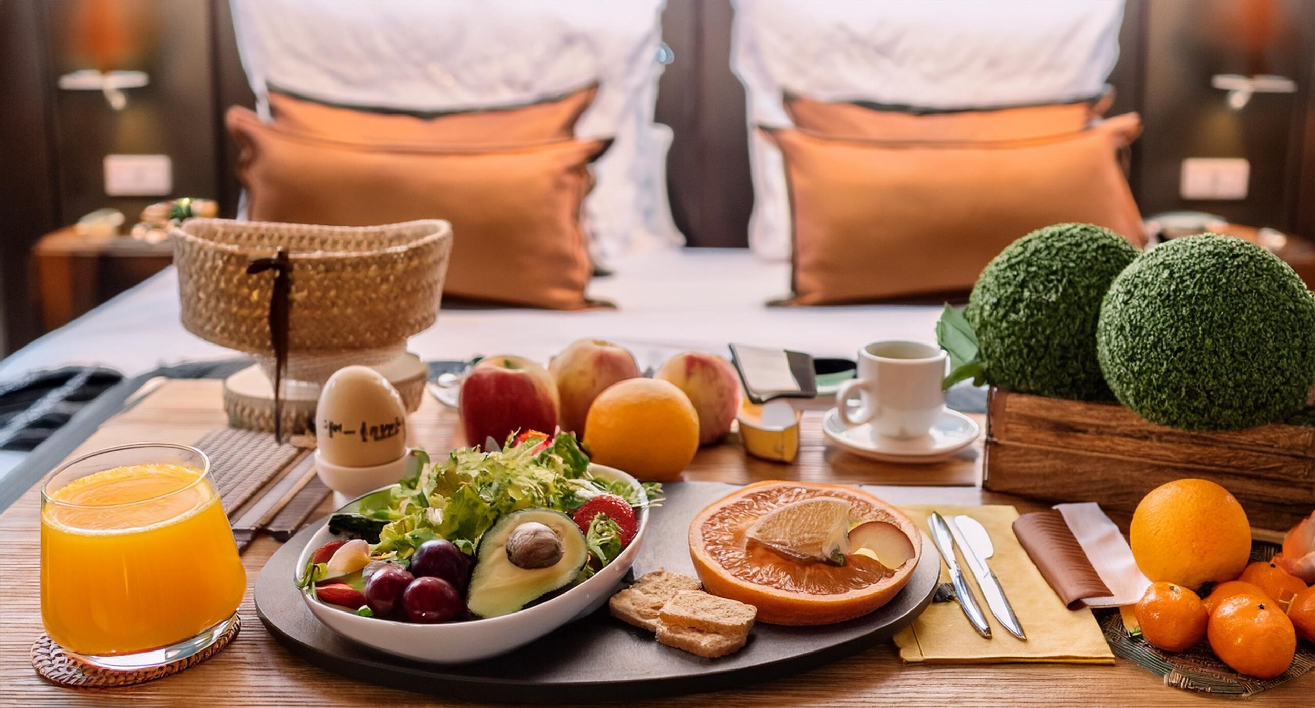 How to Eat Healthy in a Hotel